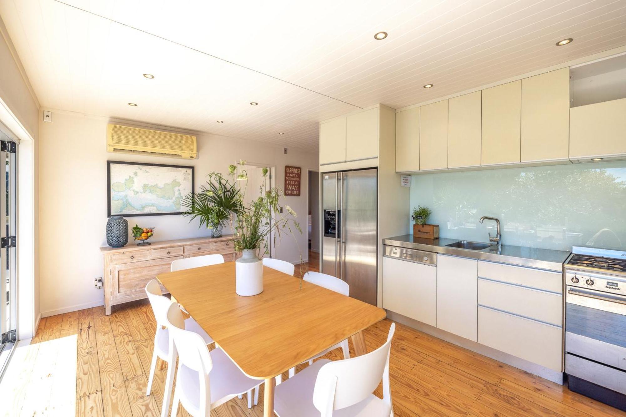 Tawa Cottage - Coast & Country Oneroa Экстерьер фото