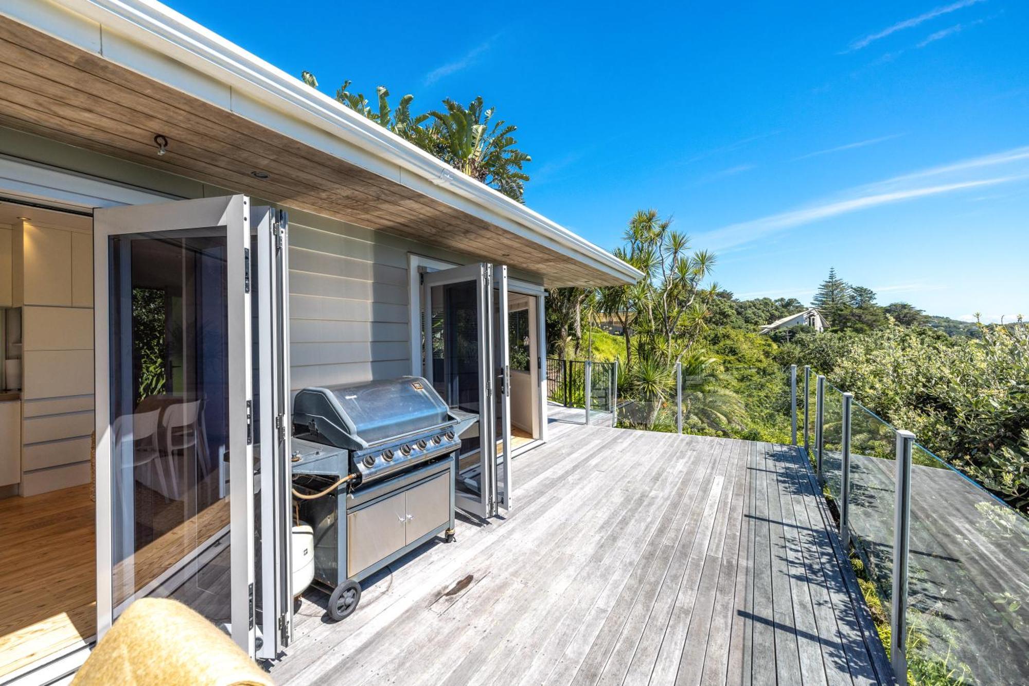 Tawa Cottage - Coast & Country Oneroa Экстерьер фото