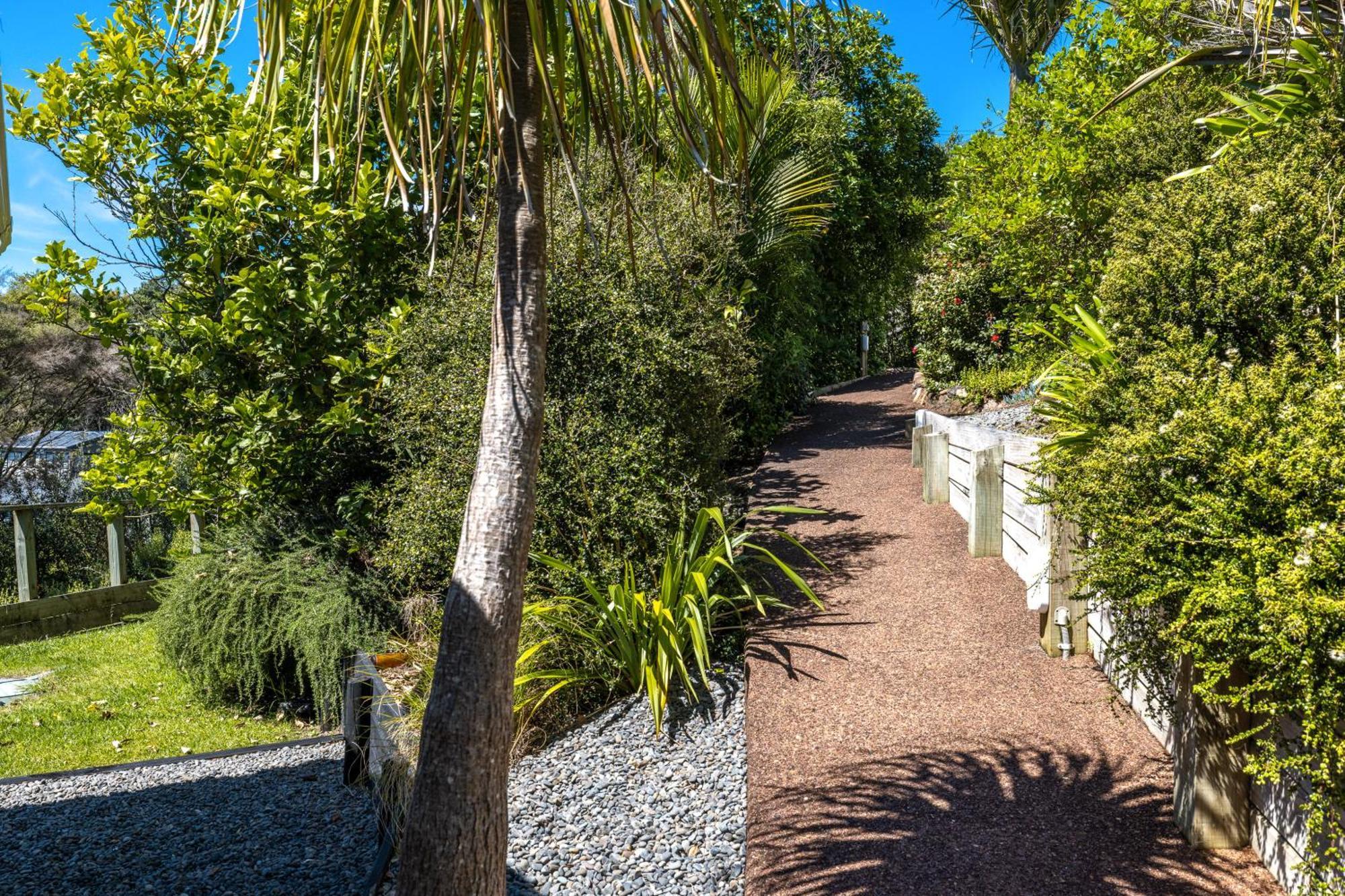 Tawa Cottage - Coast & Country Oneroa Экстерьер фото